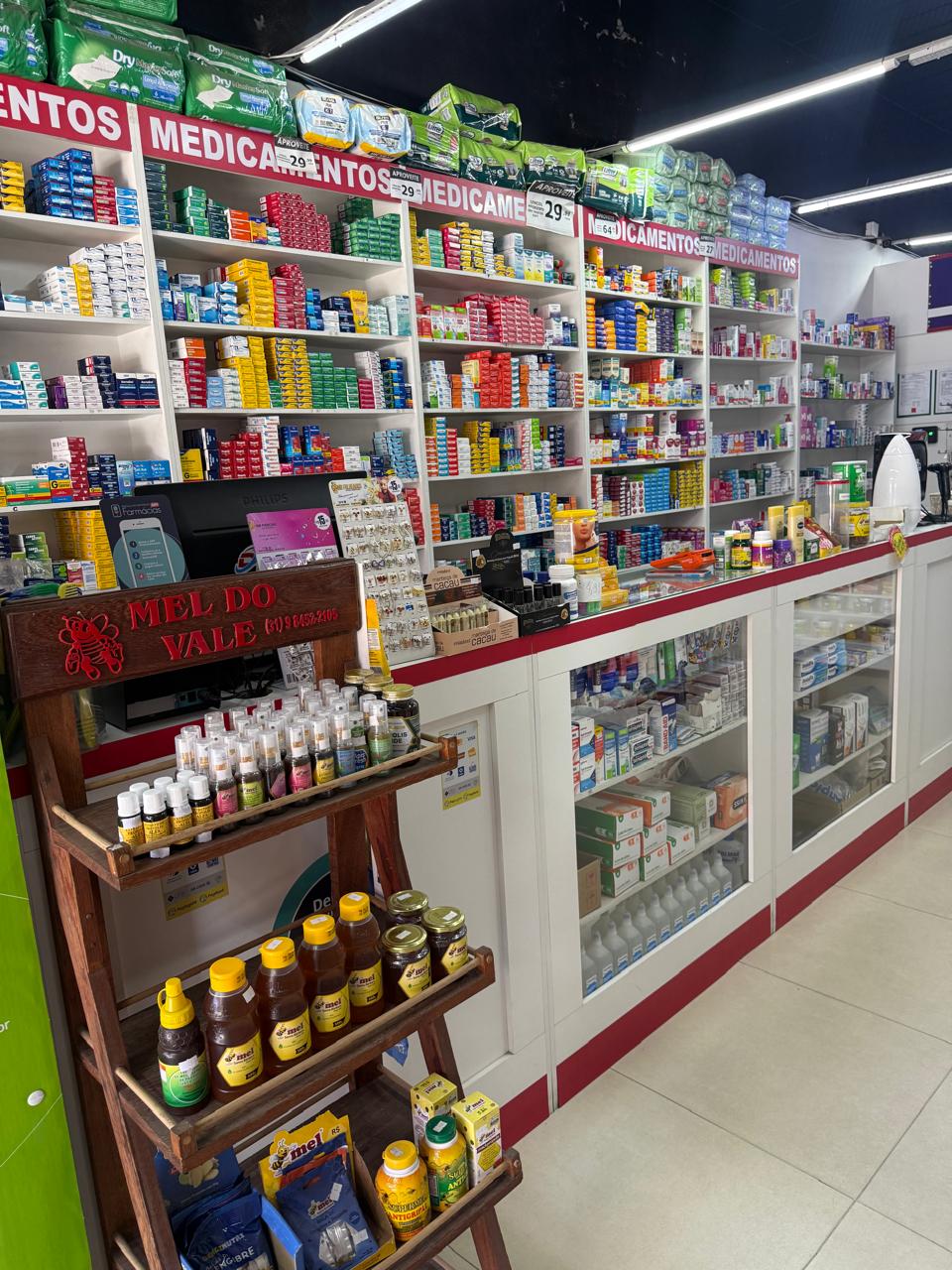 Atendimento e produtos da Drogaria Kátia Girassol